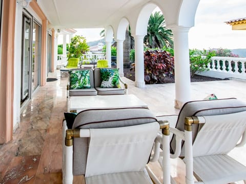 Villa mit beheizten Privat Pool und Meersicht