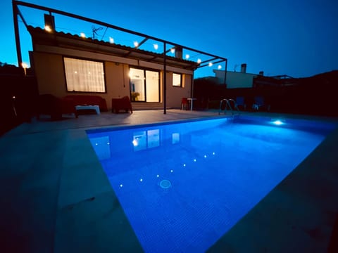 Moderne Villa Medes Mar mit Privatpool