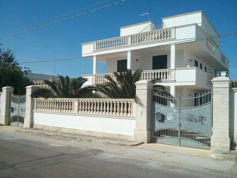 Dimora Liccisa - Dachgeschosswohnung in Torre Lapillo