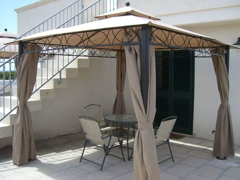 Dimora Liccisa - Dachgeschosswohnung in Torre Lapillo
