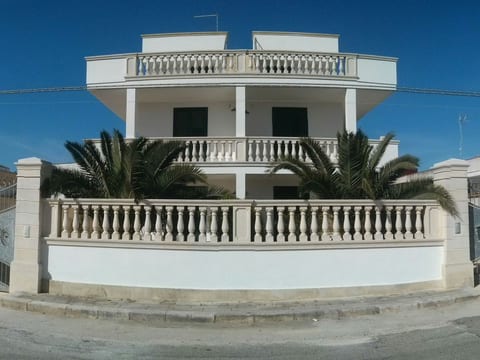 Dimora Liccisa - Dachgeschosswohnung in Torre Lapillo
