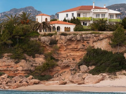 mit Blick auf das Wasser
