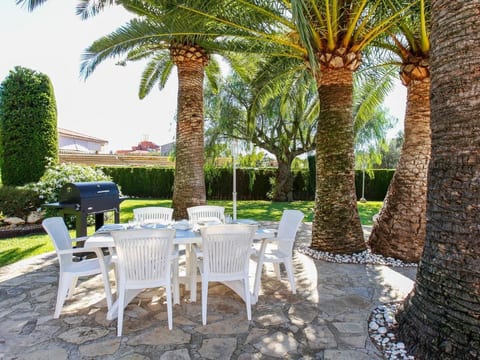Haus mit privatem Pool, Garten und privatem Parkplatz