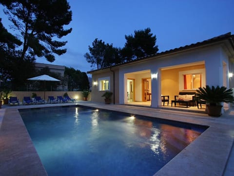 Villa Medina, Cala Sant Vicenç
