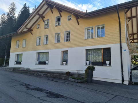 Heimelige Ferienwohnung im Naturpark Diemtigtal