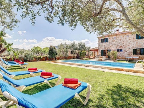 "Joan" mit privatem Pool
