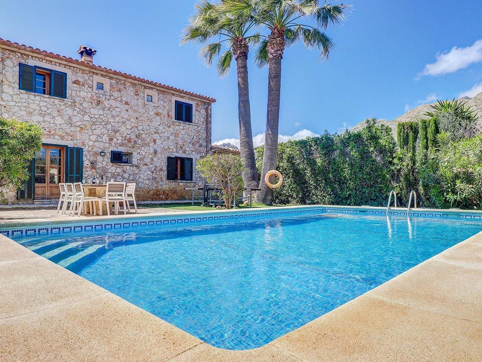 "Joan" mit privatem Pool
