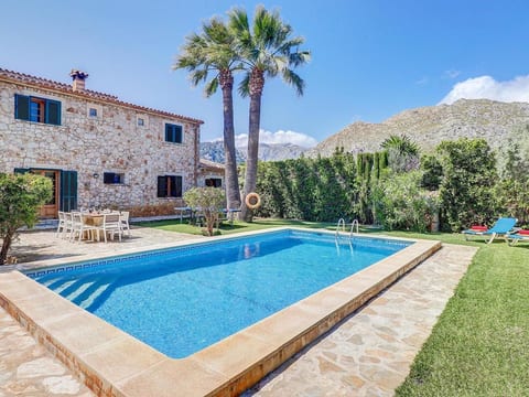 "Joan" mit privatem Pool
