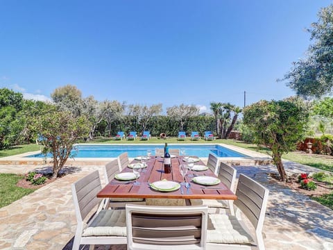 "Joan" mit privatem Pool