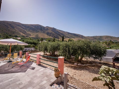 in Castellammare Del Golfo mit Großem Garten und Panoramablick