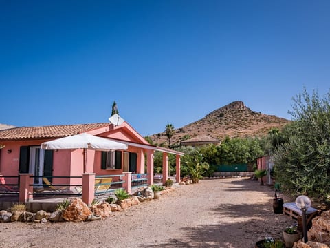 in Castellammare Del Golfo mit Großem Garten und Panoramablick