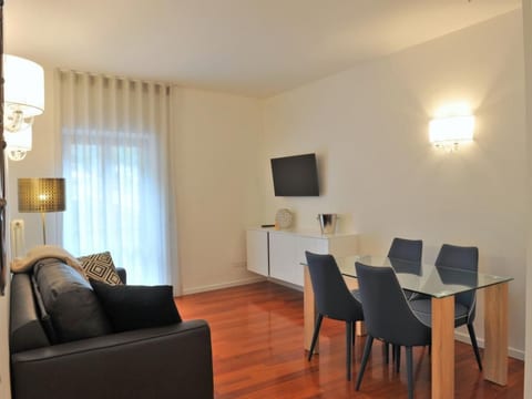 Große Wohnung in Limone Sul Garda mit Terrasse und Garten und Nah am Strand