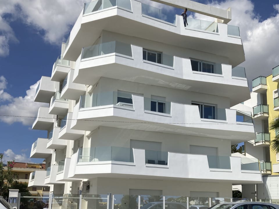 Helle und neue Ferienwohnung direkt am Strand - Teramo