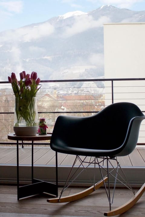 Apartment mit Balkon