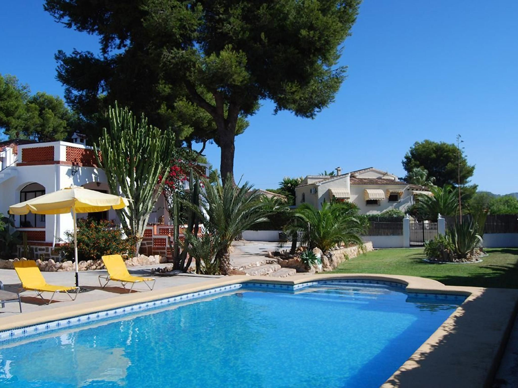 Ferienvilla, Seeblick, privater Pool und Parkplatz
