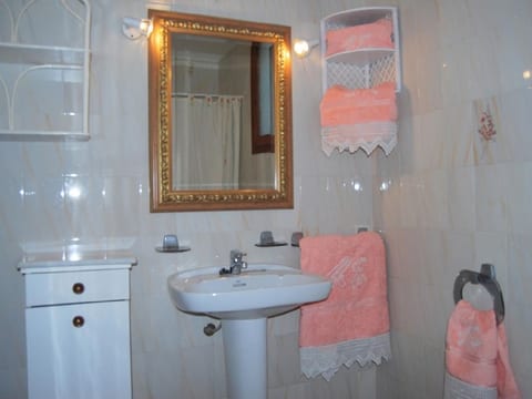 Ferienvilla, Seeblick, privater Pool und Parkplatz