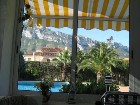 Wohnung mit Pool, Garten, Terrasse in Strandnähe