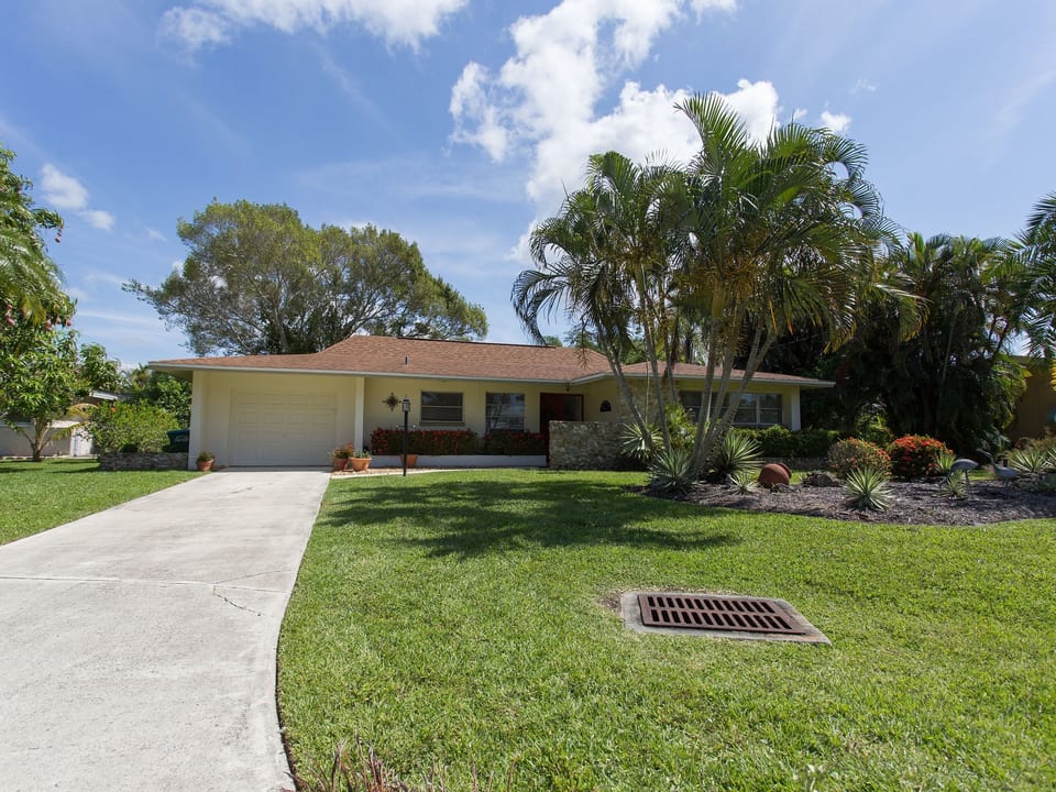 Dragonfly Inn - Cape Coral