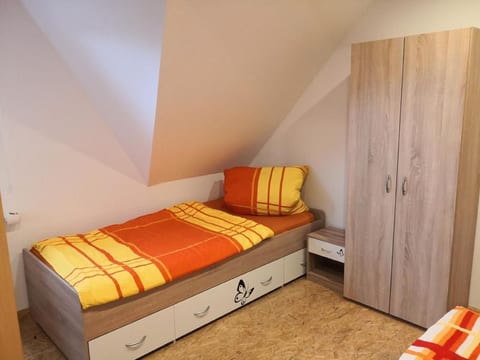 Haus am Wasser in Emden