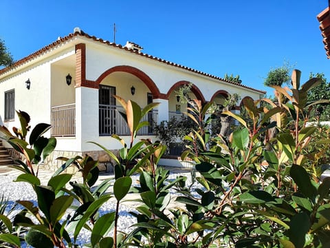 Finca mit eigenem Garten und Grill