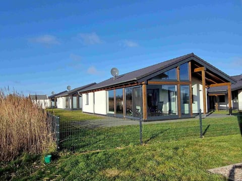 G28 Eingezäuntes Ferienhaus mit Infrarotkabine