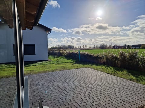 G28 Eingezäuntes Ferienhaus mit Infrarotkabine