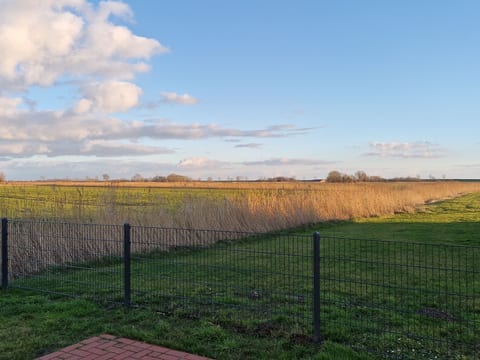 G9 eingezäuntes Haus in Randlage mit Weitblick