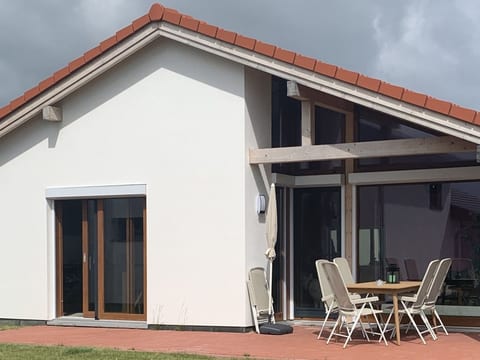 G9 eingezäuntes Haus in Randlage mit Weitblick