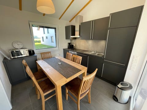 G11 Eingezäuntes Neubau-Haus in Eckwarderhörne
