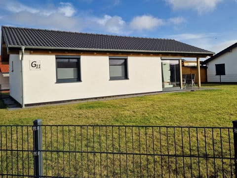 G11 Eingezäuntes Neubau-Haus in Eckwarderhörne