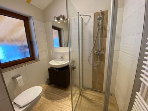 N5 Eingezäuntes Ferienhaus mit ebenerdiger Dusch