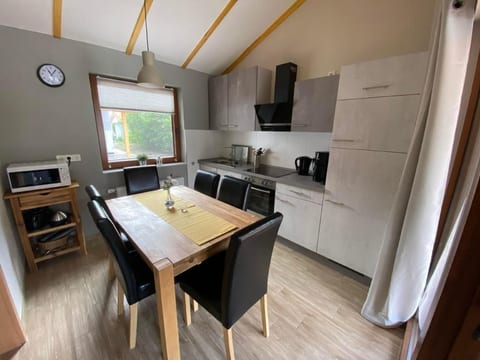 N5 Eingezäuntes Ferienhaus mit ebenerdiger Dusch