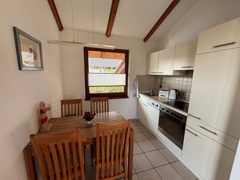 J10 Eingefriedetes Ferienhaus in Eckwarderhörne
