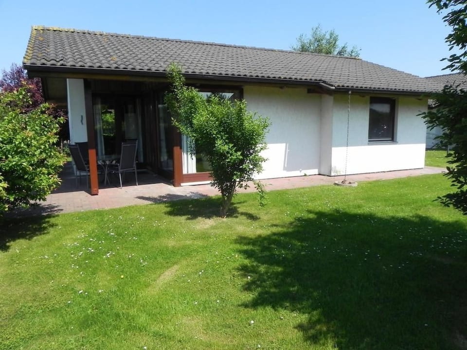J10 Eingefriedetes Ferienhaus in Eckwarderhörne - Butjadingen