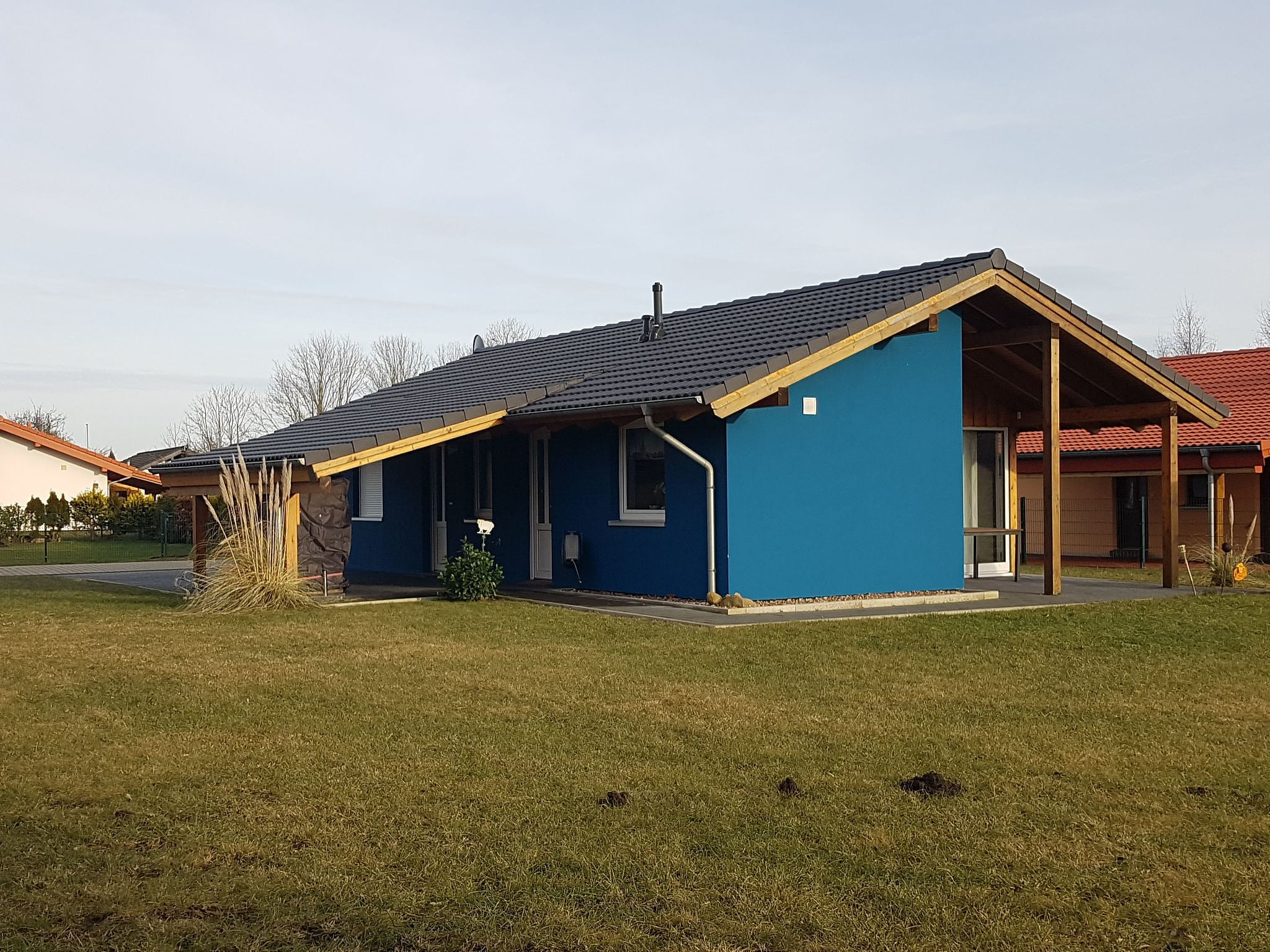 E21 Freistehendes Haus mit Garten und Deichblick