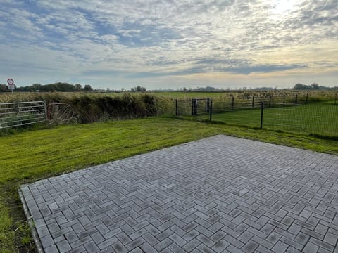 G1 Eingezäuntes Haus mit Kamin in Eckwarderhörne