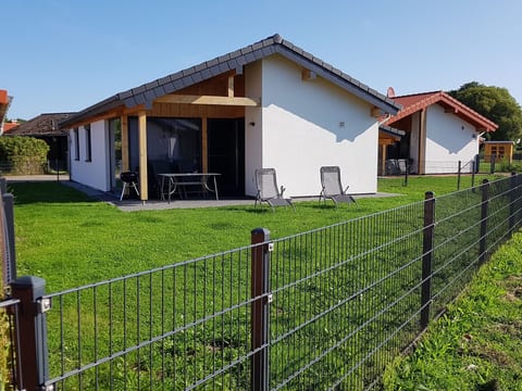 N4 Haus in Nordseenähe mit Terrasse und Garten