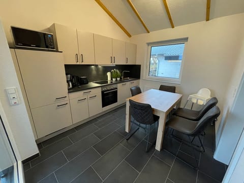 G12 Ferienhaus in Eckwarderhörne mit Gartenhaus