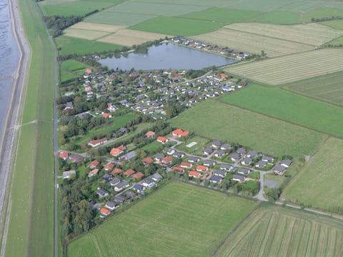E13 Ferienhaus mit Garten, Terrasse und Deichbli