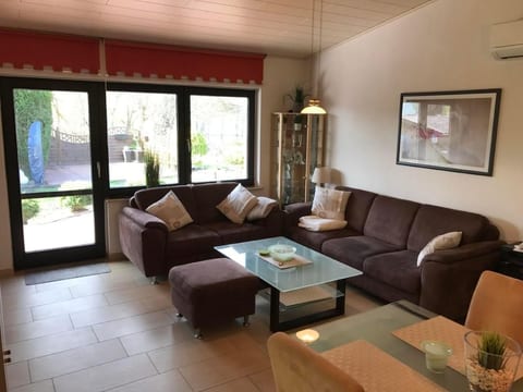 E13 Ferienhaus mit Garten, Terrasse und Deichbli