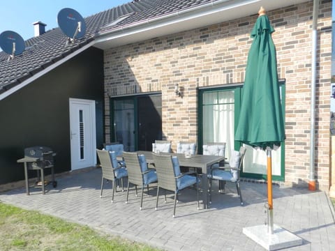 in Burhave mit Kleinem Garten