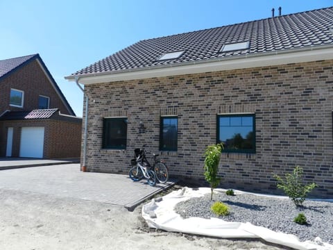 in Burhave mit Kleinem Garten