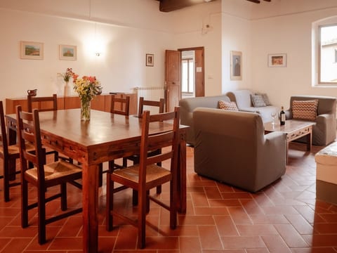 Geräumige Wohnung mit 3 Schlafzimmern und 3 Bädern