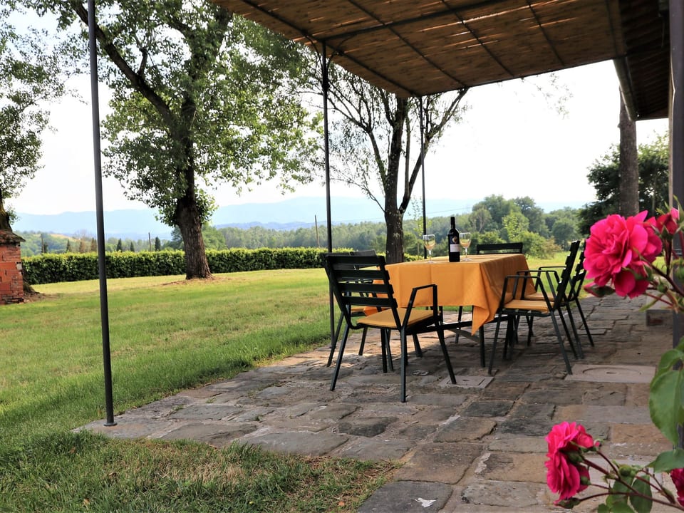 in Reggello con patio privato - Reggello