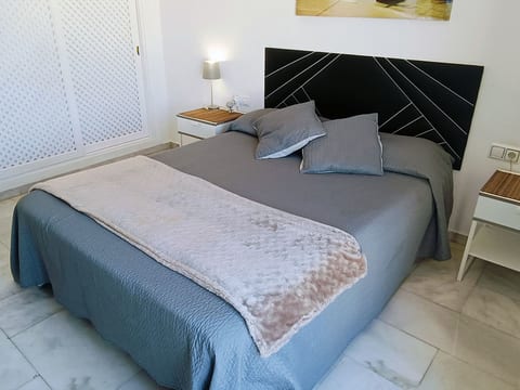 Wunderschöne Wohnung in Puerto Marina G204
