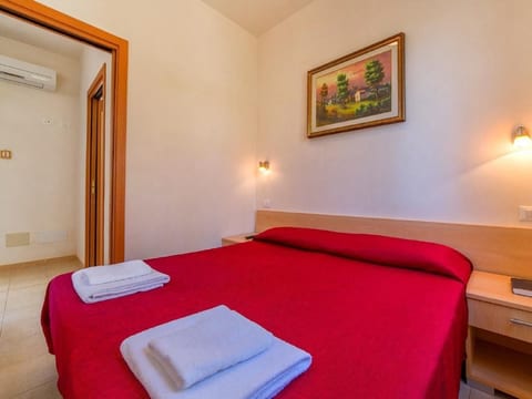 Angenehme Wohnung mit Terrasse, Schwimmbad