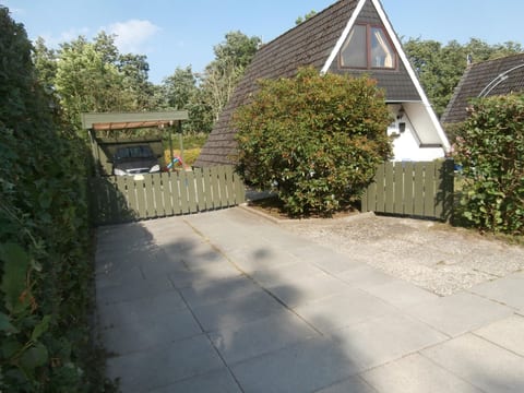 Uriges Ferienhaus mit Garten und Grill