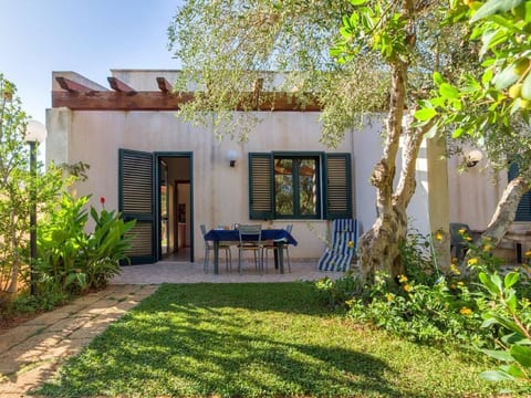in Marsala mit Terrasse, gemeinschaftlichem Pool und Grill