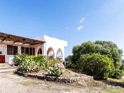 Haus in Sant'antioco mit überdachtem Parkplatz