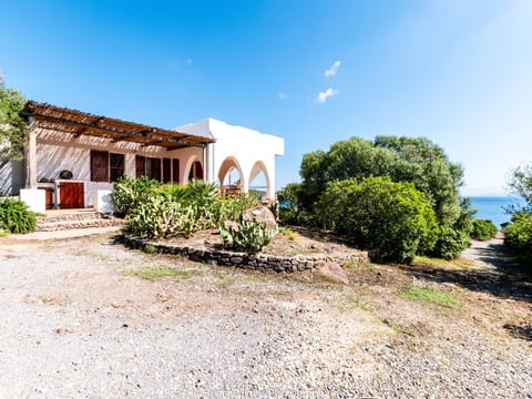 Haus in Sant'antioco mit überdachtem Parkplatz